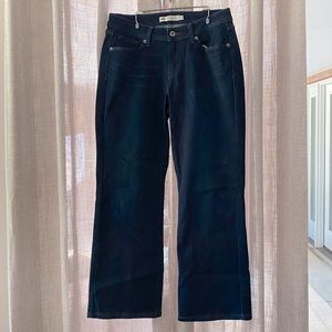 LIKE NEW levi’s curvy bootcut dark wash jeans